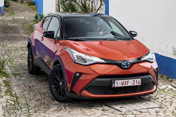 Toyota C-HR Hybrid 1.8 122 KM